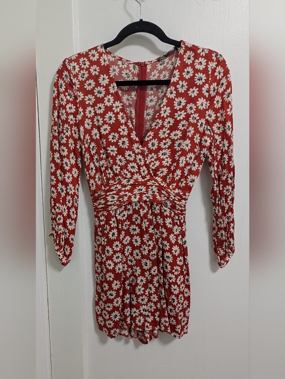 Zara Women Red Daisy Floral Print Long Sleeve Romper V-Neck Size XS 4661/101